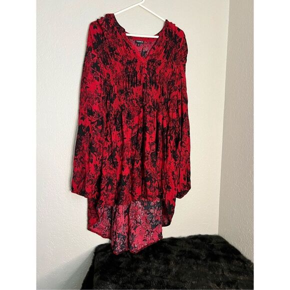 Torrid Sz 4 Babydoll Twill Smocked Button-Front Tunic Top Floral Red 4x - Picture 1 of 3